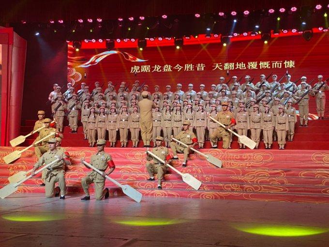 苦行僧释正弘：每走三步一叩首，历经4大名山，脚上茧比鞋底还厚